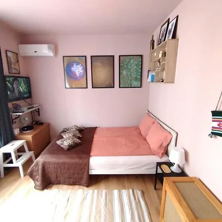 Cozy 150m From The Апартаменти